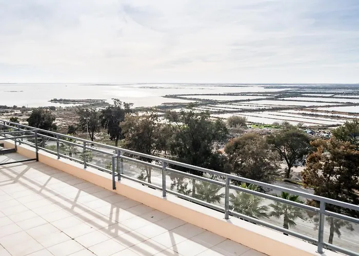 Oceanfront: Luxury Spectacular Sea Views And Pool Daire Olhão